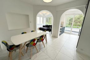 Appartement avec vue sur la Pinède grande terrasse